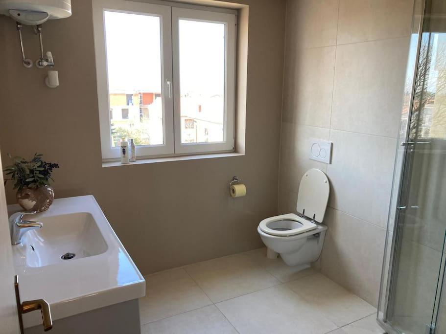 Dachgeschoss-Apartment "Andemi" In Istrien Novigrad  ภายนอก รูปภาพ